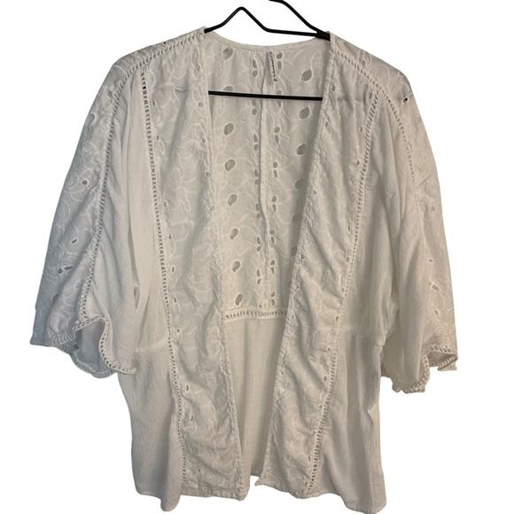 Passports Sweaters - Passports Womens White Eyelet Lace Kimono Cardigan Boho Open Front Wrap Small